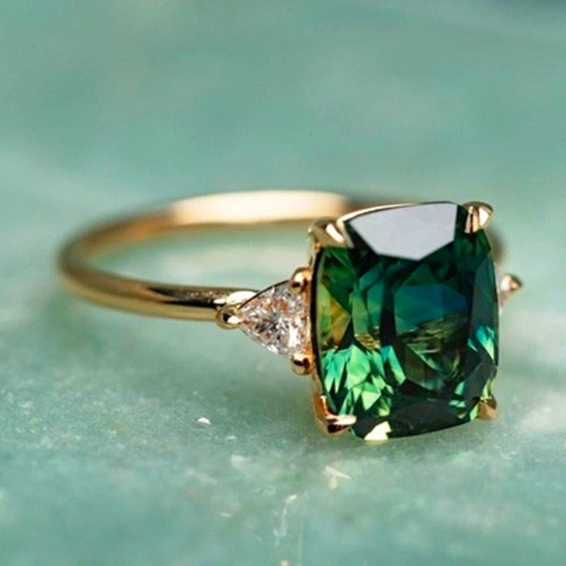 Emrald Green Zirconia Ring in Gold