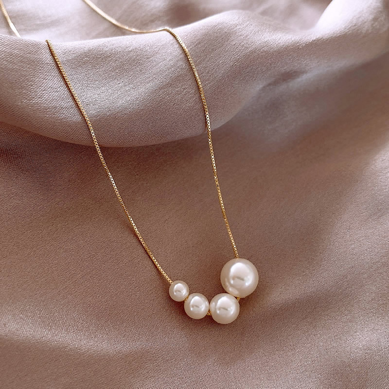 Gold plated necklace with pearls