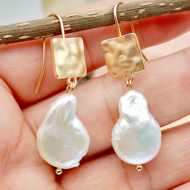 Aurora Pearl with Gold Earrings