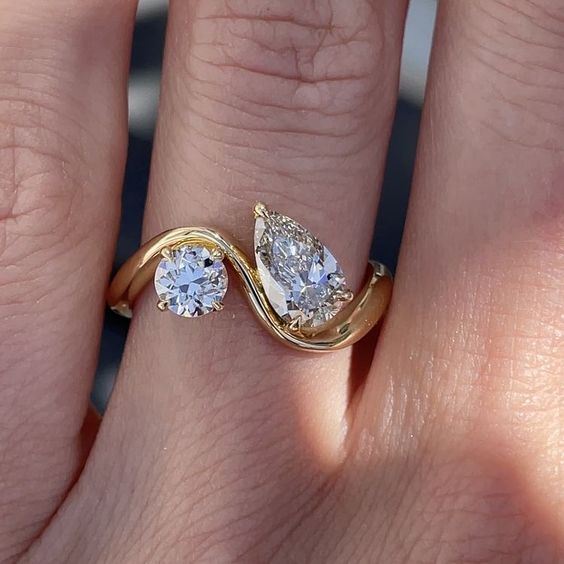 Promesse Golden Zirconia Ring