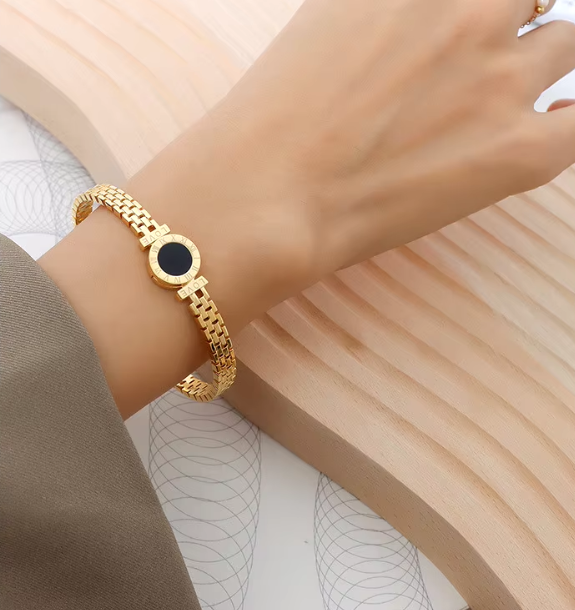 Black stone 18k goldplated Bracelet
