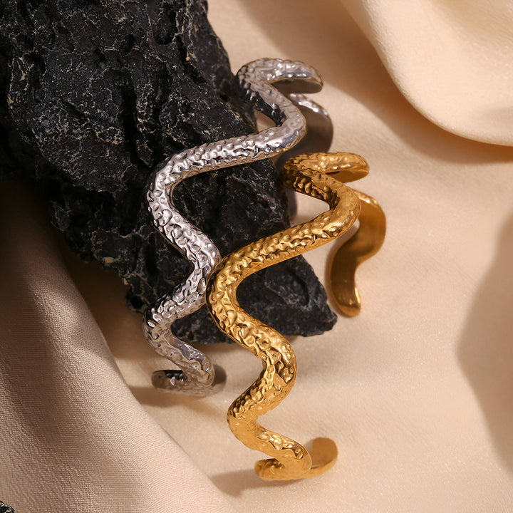 Subtle curve Bracelet