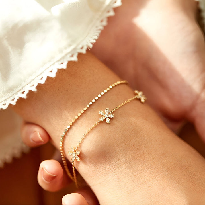 Flower detail with crystals Bracelet