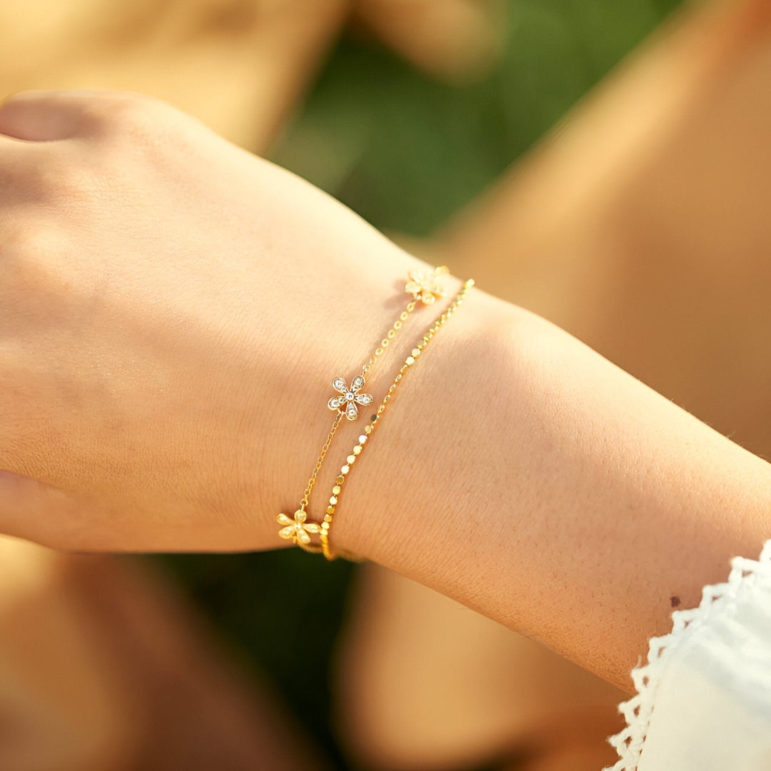 Flower detail with crystals Bracelet
